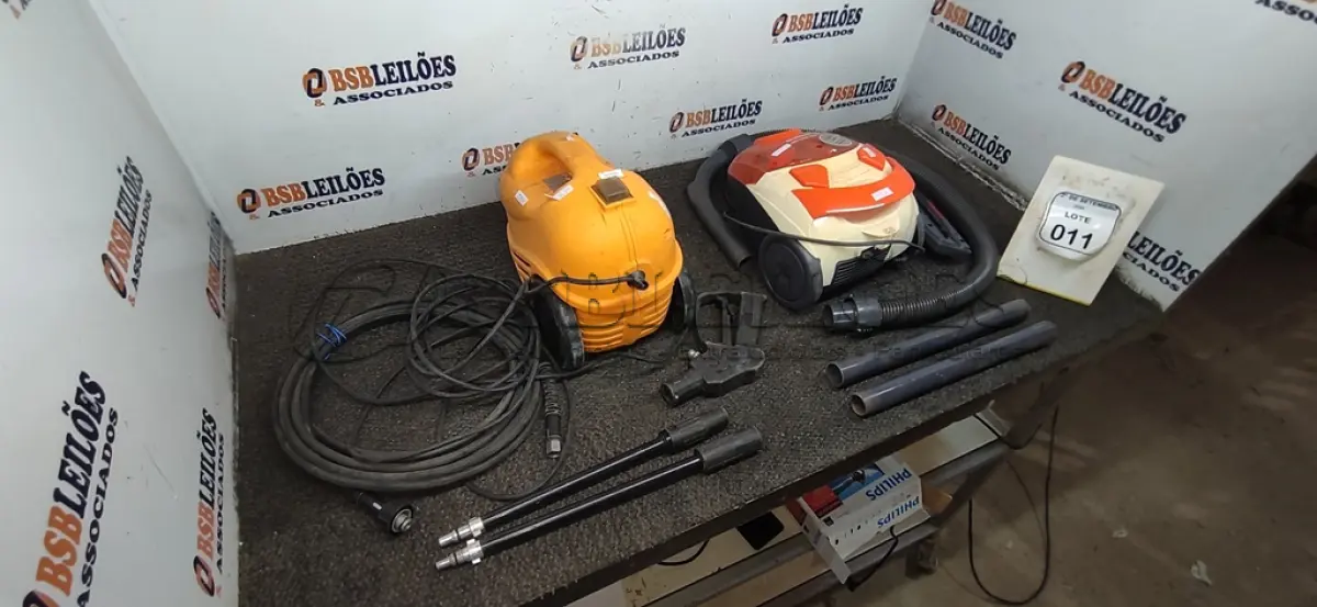 LOTE 011 - 01 LAVADORA DE ALTA PRESSÃO MARCA BRICO TECH E 01 ASPIRADOR DE PÓ MARCA MONDIAL. (NO ESTADO) ATENÇÃO! FAZER A VISITAÇÃO ANTES DE ARREMATAR, NÃO SABEMOS SE FUNCIONA, LEILÃO NÃO TEM GARANTIA E NEM DEVOLUÇÃO, SUJEITO A POSSÍVEIS AVARIAS VISÍVEIS/OCULTAS E/OU AUSÊNCIA DE COMPONENTES.