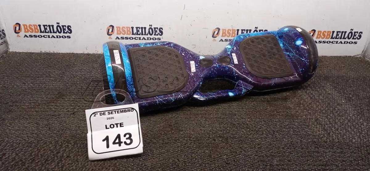 LOTE 143 - 01 HOVERBOARD SEM CARREGADOR. (NO ESTADO) ATENÇÃO! FAZER A VISITAÇÃO ANTES DE ARREMATAR, NÃO SABEMOS SE FUNCIONA, LEILÃO NÃO TEM GARANTIA E NEM DEVOLUÇÃO, SUJEITO A POSSÍVEIS AVARIAS VISÍVEIS/OCULTAS E/OU AUSÊNCIA DE COMPONENTES.