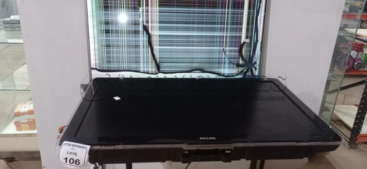LOTE 106 - 01 TV 49’’ MARCA SAMSUNG E 01 TV 47’’ MARCA PHILIPS. (NO ESTADO) ATENÇÃO! FAZER A VISITAÇÃO ANTES DE ARREMATAR, NÃO SABEMOS SE FUNCIONA, LEILÃO NÃO TEM GARANTIA E NEM DEVOLUÇÃO, SUJEITO A POSSÍVEIS AVARIAS VISÍVEIS/OCULTAS E/OU AUSÊNCIA DE COMPONENTES.