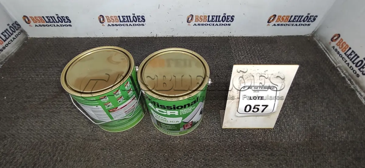LOTE 057 - 02 LATAS DE TINTA ACRÍLICA DE 3,6L NA COR LUAR DO SERTÃO MARCA PROFISSIONAL ACR. (NO ESTADO) ATENÇÃO! FAZER A VISITAÇÃO ANTES DE ARREMATAR, NÃO SABEMOS SE FUNCIONA, LEILÃO NÃO TEM GARANTIA E NEM DEVOLUÇÃO, SUJEITO A POSSÍVEIS AVARIAS VISÍVEIS/OCULTAS E/OU AUSÊNCIA DE COMPONENTES.