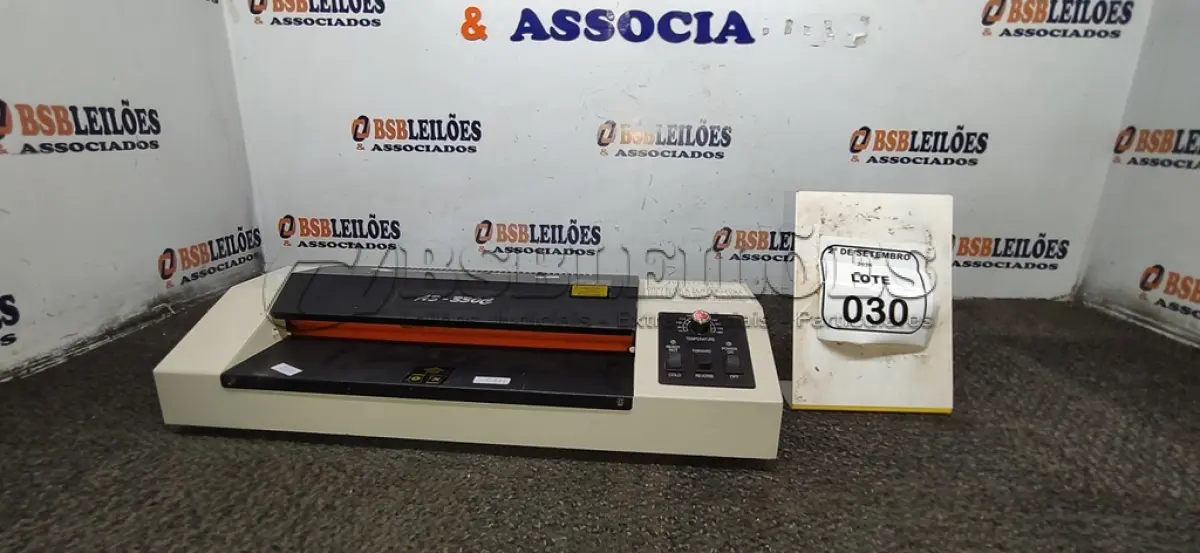 LOTE 030 - 01 SELADORA TÉRMICA MODELO A3-33OC. (NO ESTADO) ATENÇÃO! FAZER A VISITAÇÃO ANTES DE ARREMATAR, NÃO SABEMOS SE FUNCIONA, LEILÃO NÃO TEM GARANTIA E NEM DEVOLUÇÃO, SUJEITO A POSSÍVEIS AVARIAS VISÍVEIS/OCULTAS E/OU AUSÊNCIA DE COMPONENTES.