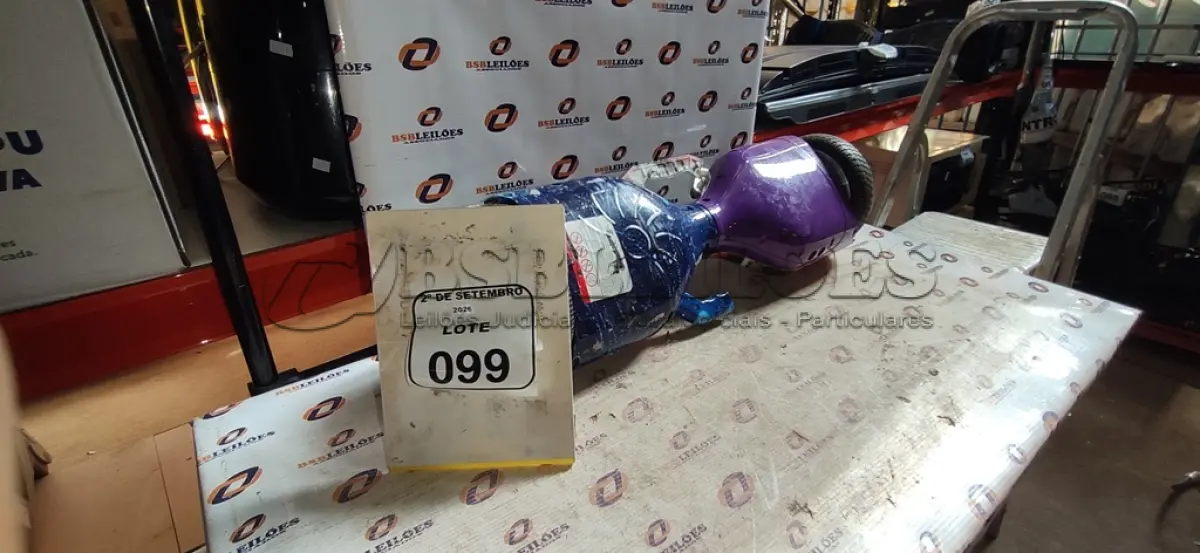 LOTE 099 - 01 HOVERBOARD SEM CARREGADOR. (NO ESTADO) ATENÇÃO! FAZER A VISITAÇÃO ANTES DE ARREMATAR, NÃO SABEMOS SE FUNCIONA, LEILÃO NÃO TEM GARANTIA E NEM DEVOLUÇÃO, SUJEITO A POSSÍVEIS AVARIAS VISÍVEIS/OCULTAS E/OU AUSÊNCIA DE COMPONENTES.