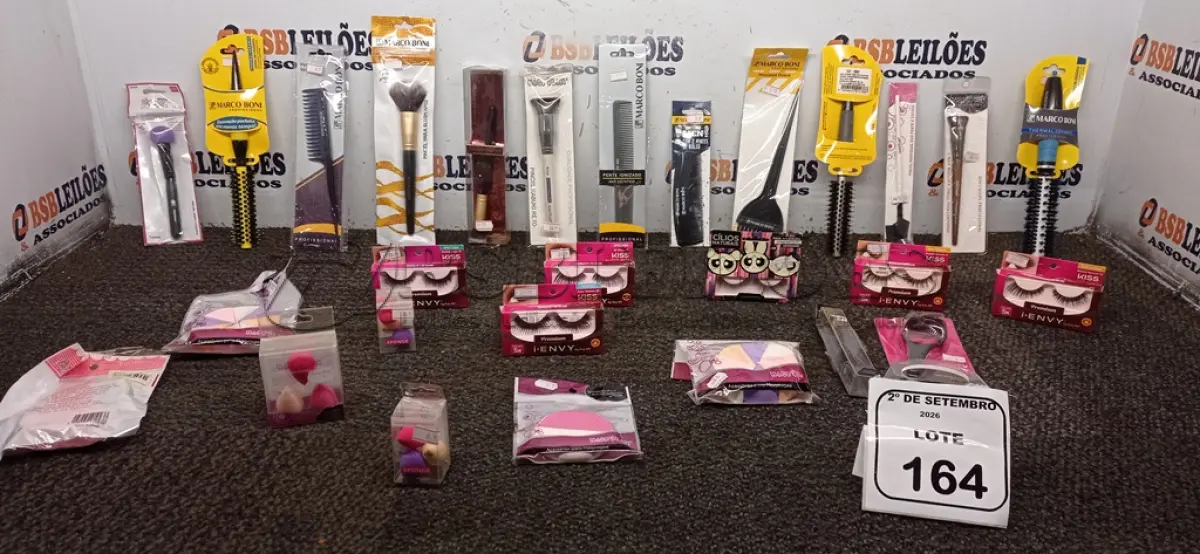 LOTE 164 - 01 LOTE COM UTENSÍLIOS DE HIGIENE E CUIDADOS PESSOAIS DIVERSOS. (NO ESTADO) ATENÇÃO! FAZER A VISITAÇÃO ANTES DE ARREMATAR, NÃO SABEMOS SE FUNCIONA, LEILÃO NÃO TEM GARANTIA E NEM DEVOLUÇÃO, SUJEITO A POSSÍVEIS AVARIAS VISÍVEIS/OCULTAS E/OU AUSÊNCIA DE COMPONENTES.