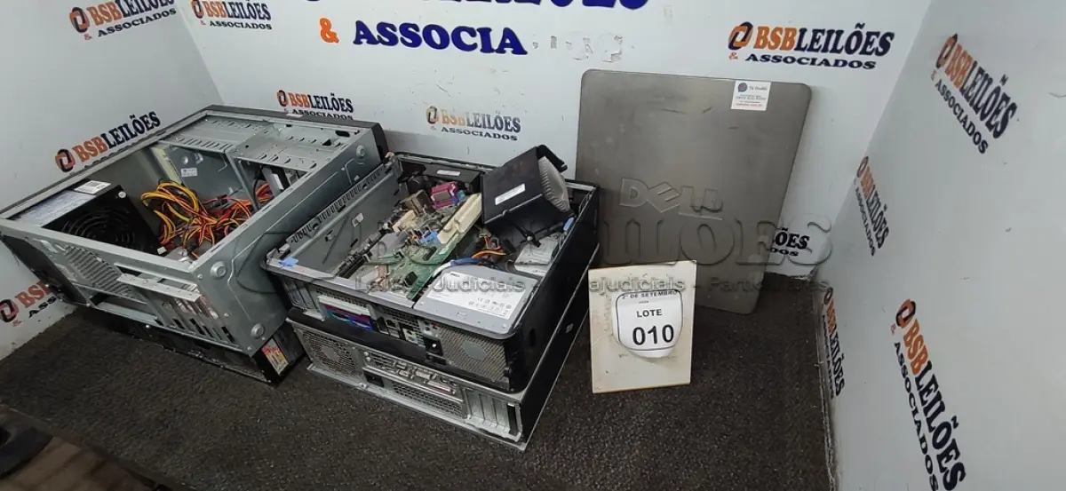 LOTE 010 - 01 DISSIPADOR DE CALOR E 04 CPUS DE MARCA E MODELOS DIVERSOS. (NO ESTADO) ATENÇÃO! FAZER A VISITAÇÃO ANTES DE ARREMATAR, NÃO SABEMOS SE FUNCIONA, LEILÃO NÃO TEM GARANTIA E NEM DEVOLUÇÃO, SUJEITO A POSSÍVEIS AVARIAS VISÍVEIS/OCULTAS E/OU AUSÊNCIA DE COMPONENTES.