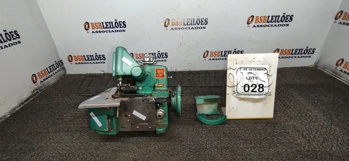 LOTE 028 - 01 MÁQUINA DE COSTURA OVERLOQUE PORTÁTIL INCOMPLETA. (NO ESTADO) ATENÇÃO! FAZER A VISITAÇÃO ANTES DE ARREMATAR, NÃO SABEMOS SE FUNCIONA, LEILÃO NÃO TEM GARANTIA E NEM DEVOLUÇÃO, SUJEITO A POSSÍVEIS AVARIAS VISÍVEIS/OCULTAS E/OU AUSÊNCIA DE COMPONENTES.