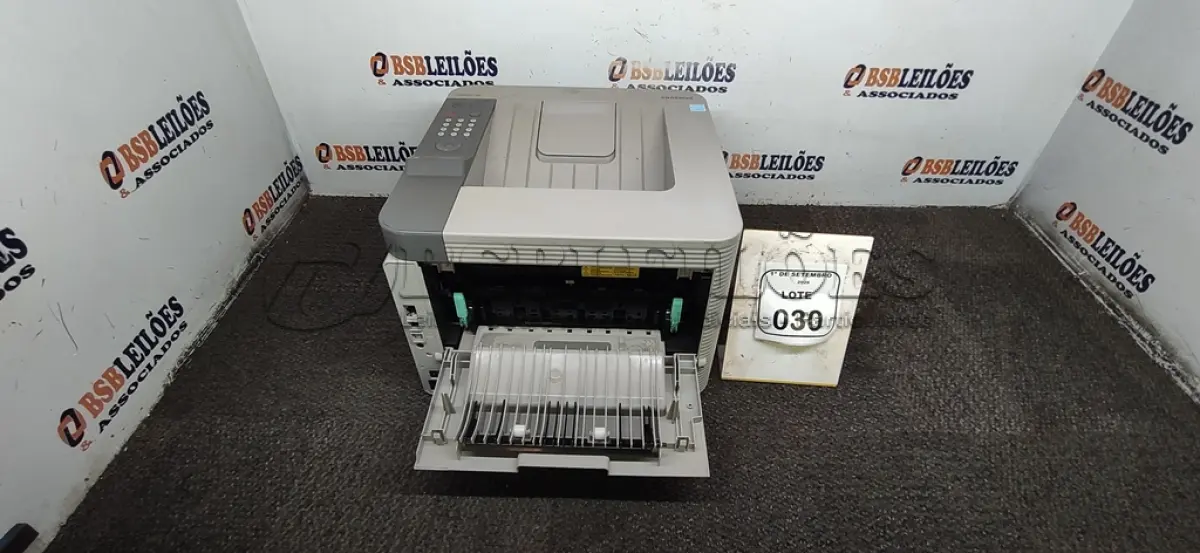 LOTE 030 - 01IMPRESSORA SAMSUNG. (NO ESTADO) ATENÇÃO! FAZER A VISITAÇÃO ANTES DE ARREMATAR, NÃO SABEMOS SE FUNCIONA, LEILÃO NÃO TEM GARANTIA E NEM DEVOLUÇÃO, SUJEITO A POSSÍVEIS AVARIAS VISÍVEIS/OCULTAS E/OU AUSÊNCIA DE COMPONENTES.