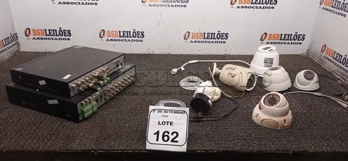 LOTE 162 - 02 DVR E 06 CÂMERAS DE SEGURANÇA. (NO ESTADO) ATENÇÃO! FAZER A VISITAÇÃO ANTES DE ARREMATAR, NÃO SABEMOS SE FUNCIONA, LEILÃO NÃO TEM GARANTIA E NEM DEVOLUÇÃO, SUJEITO A POSSÍVEIS AVARIAS VISÍVEIS/OCULTAS E/OU AUSÊNCIA DE COMPONENTES.