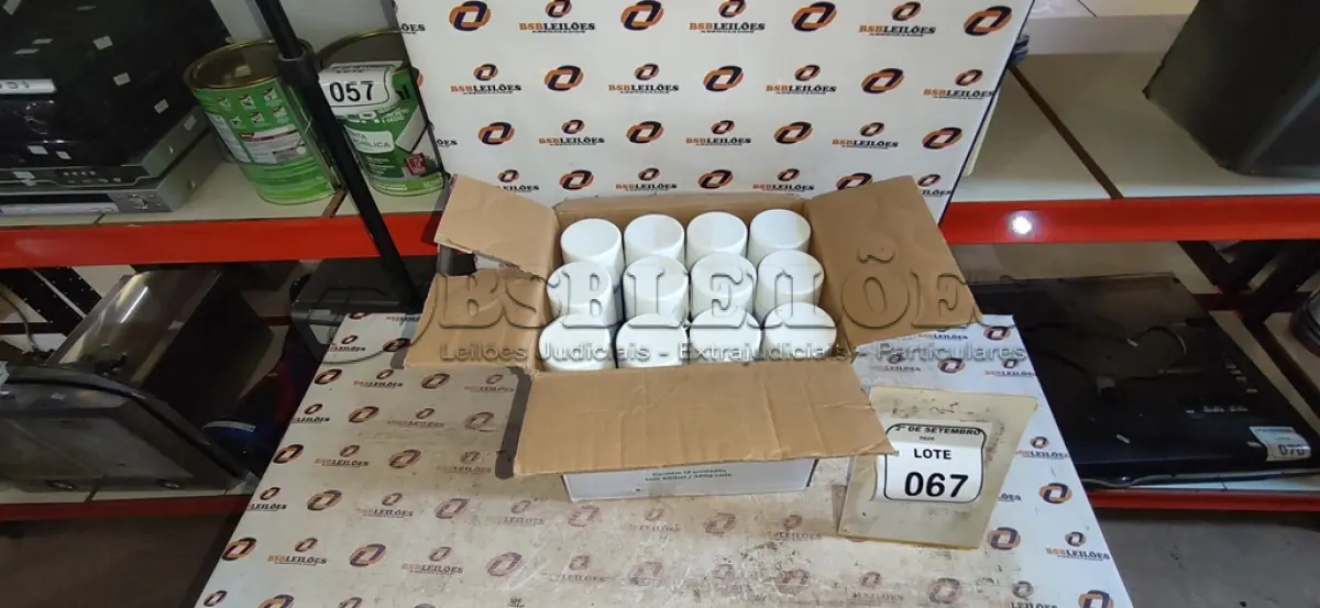 LOTE 067 - 12 UNIDADES DE ESPUMA PU EXPANSIVA COM 500ML CADA MARCA EIXO NOBRE. (NO ESTADO) ATENÇÃO! FAZER A VISITAÇÃO ANTES DE ARREMATAR, NÃO SABEMOS SE FUNCIONA, LEILÃO NÃO TEM GARANTIA E NEM DEVOLUÇÃO, SUJEITO A POSSÍVEIS AVARIAS VISÍVEIS/OCULTAS E/OU AUSÊNCIA DE COMPONENTES.
