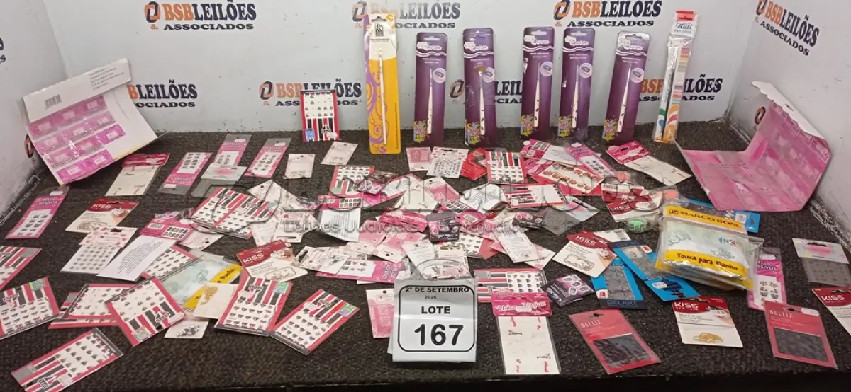 LOTE 167 - 01 LOTE COM GRANDE QUANTIDADE DE ADESIVOS DE UNHA DE MARCAS E MODELOS DIVERSOS. (NO ESTADO) ATENÇÃO! FAZER A VISITAÇÃO ANTES DE ARREMATAR, NÃO SABEMOS SE FUNCIONA, LEILÃO NÃO TEM GARANTIA E NEM DEVOLUÇÃO, SUJEITO A POSSÍVEIS AVARIAS VISÍVEIS/OCULTAS E/OU AUSÊNCIA DE COMPONENTES.