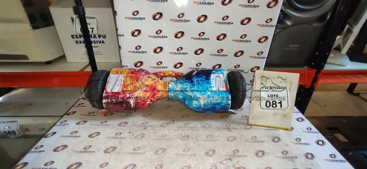 LOTE 081 - 01 HOVERBOARD SEM CARREGADOR. (NO ESTADO) ATENÇÃO! FAZER A VISITAÇÃO ANTES DE ARREMATAR, NÃO SABEMOS SE FUNCIONA, LEILÃO NÃO TEM GARANTIA E NEM DEVOLUÇÃO, SUJEITO A POSSÍVEIS AVARIAS VISÍVEIS/OCULTAS E/OU AUSÊNCIA DE COMPONENTES.
