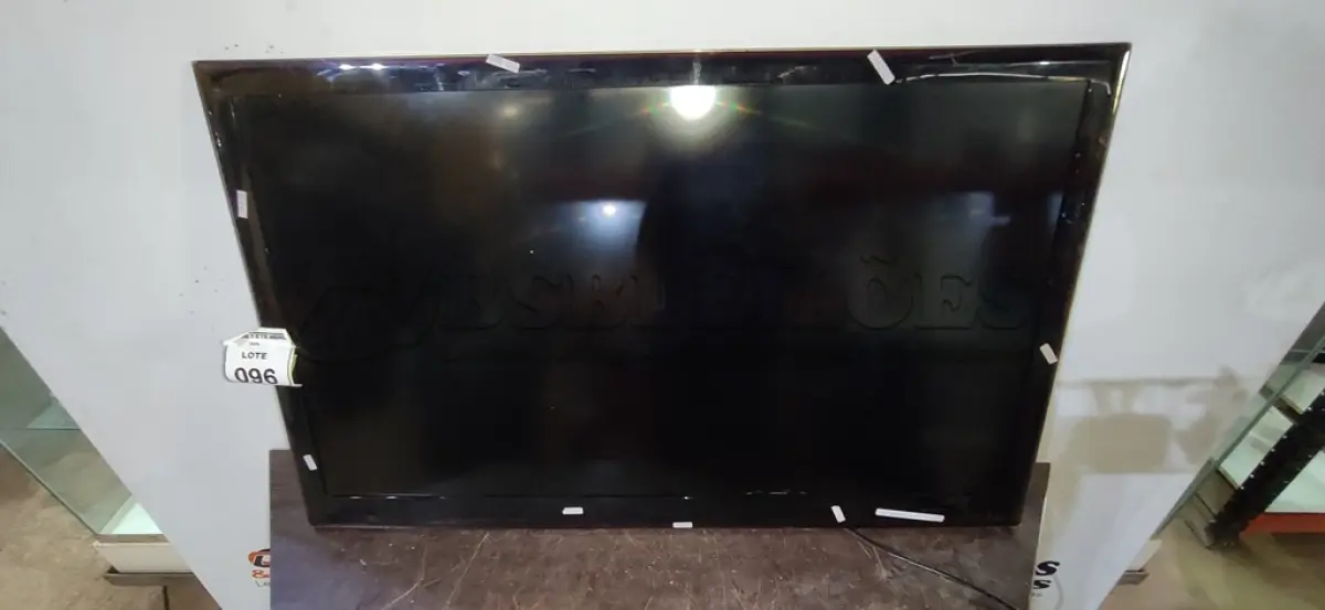 LOTE 096 - 01 TV 47’’ MARCA LG. (NO ESTADO) ATENÇÃO! FAZER A VISITAÇÃO ANTES DE ARREMATAR, NÃO SABEMOS SE FUNCIONA, LEILÃO NÃO TEM GARANTIA E NEM DEVOLUÇÃO, SUJEITO A POSSÍVEIS AVARIAS VISÍVEIS/OCULTAS E/OU AUSÊNCIA DE COMPONENTES.