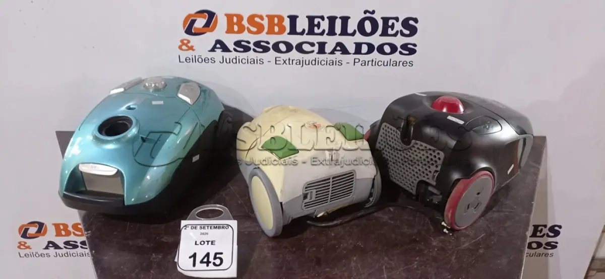 LOTE 145 - 03 ASPIRADORES DE PÓ INCOMPLETOS DE MARCAS E MODELOS DIVERSOS. (NO ESTADO) ATENÇÃO! FAZER A VISITAÇÃO ANTES DE ARREMATAR, NÃO SABEMOS SE FUNCIONA, LEILÃO NÃO TEM GARANTIA E NEM DEVOLUÇÃO, SUJEITO A POSSÍVEIS AVARIAS VISÍVEIS/OCULTAS E/OU AUSÊNCIA DE COMPONENTES.