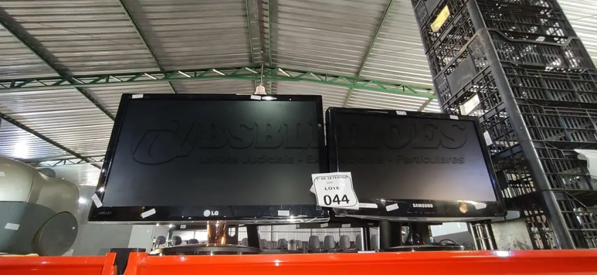 LOTE 044 - 07 MONITORES DE MARCAS E MODELOS DIVERSOS. (NO ESTADO) ATENÇÃO! FAZER A VISITAÇÃO ANTES DE ARREMATAR, NÃO SABEMOS SE FUNCIONA, LEILÃO NÃO TEM GARANTIA E NEM DEVOLUÇÃO, SUJEITO A POSSÍVEIS AVARIAS VISÍVEIS/OCULTAS E/OU AUSÊNCIA DE COMPONENTES.
