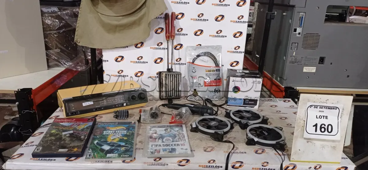 LOTE 160 - 03 COOLERS RGB, 01 CHAPÉU DE PESCADOR, 03 RESISTÊNCIAS DE DUCHA, 01 CABO HDMI, 03 JOGOS DE PS2, 01 MICROFONE E 01 RÁDIO DESPERTADOR. (NO ESTADO) ATENÇÃO! FAZER A VISITAÇÃO ANTES DE ARREMATAR, NÃO SABEMOS SE FUNCIONA, LEILÃO NÃO TEM GARANTIA E NEM DEVOLUÇÃO, SUJEITO A POSSÍVEIS AVARIAS VISÍVEIS/OCULTAS E/OU AUSÊNCIA DE COMPONENTES.