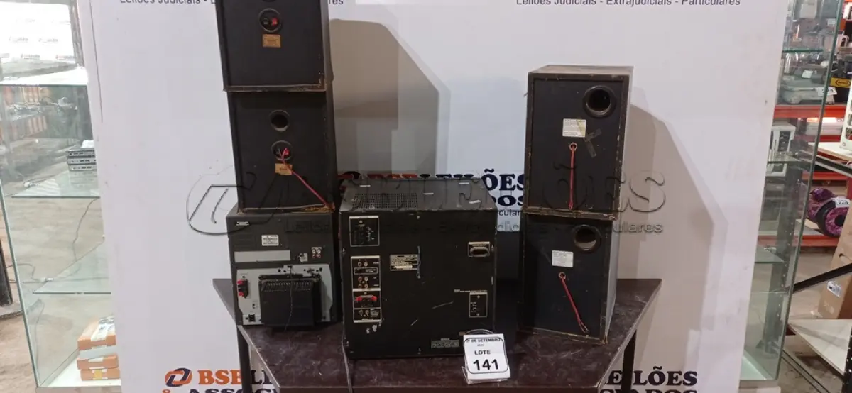 LOTE 141 - 01 MINI SYSTEM COM 02 CAIXAS MARCA PHILIPS E 01 APARELHO DE SOM 3 EM 1 COM 02 CAIXAS MARCA SONY. (NO ESTADO) ATENÇÃO! FAZER A VISITAÇÃO ANTES DE ARREMATAR, NÃO SABEMOS SE FUNCIONA, LEILÃO NÃO TEM GARANTIA E NEM DEVOLUÇÃO, SUJEITO A POSSÍVEIS AVARIAS VISÍVEIS/OCULTAS E/OU AUSÊNCIA DE COMPONENTES.