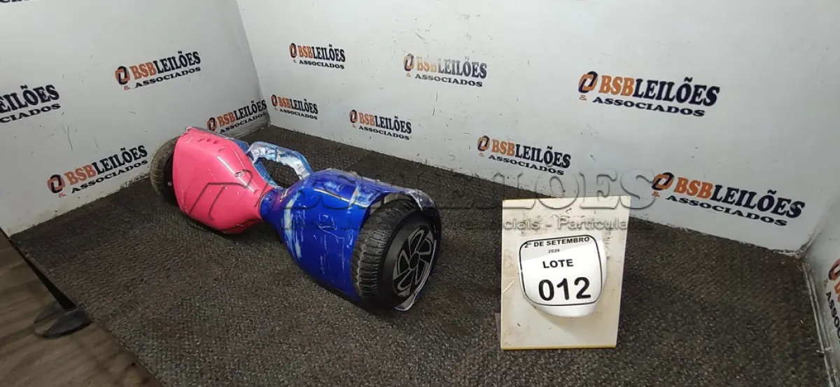 LOTE 012 - 01 HOVERBOARD SEM CARREGADOR. (NO ESTADO) ATENÇÃO! FAZER A VISITAÇÃO ANTES DE ARREMATAR, NÃO SABEMOS SE FUNCIONA, LEILÃO NÃO TEM GARANTIA E NEM DEVOLUÇÃO, SUJEITO A POSSÍVEIS AVARIAS VISÍVEIS/OCULTAS E/OU AUSÊNCIA DE COMPONENTES.