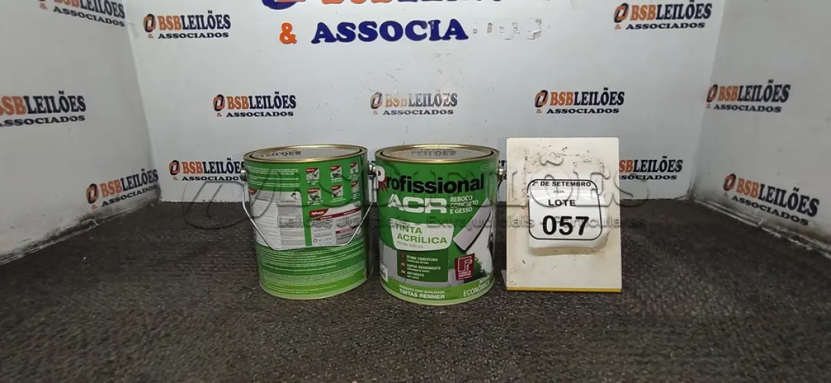 LOTE 057 - 02 LATAS DE TINTA ACRÍLICA DE 3,6L NA COR LUAR DO SERTÃO MARCA PROFISSIONAL ACR. (NO ESTADO) ATENÇÃO! FAZER A VISITAÇÃO ANTES DE ARREMATAR, NÃO SABEMOS SE FUNCIONA, LEILÃO NÃO TEM GARANTIA E NEM DEVOLUÇÃO, SUJEITO A POSSÍVEIS AVARIAS VISÍVEIS/OCULTAS E/OU AUSÊNCIA DE COMPONENTES.
