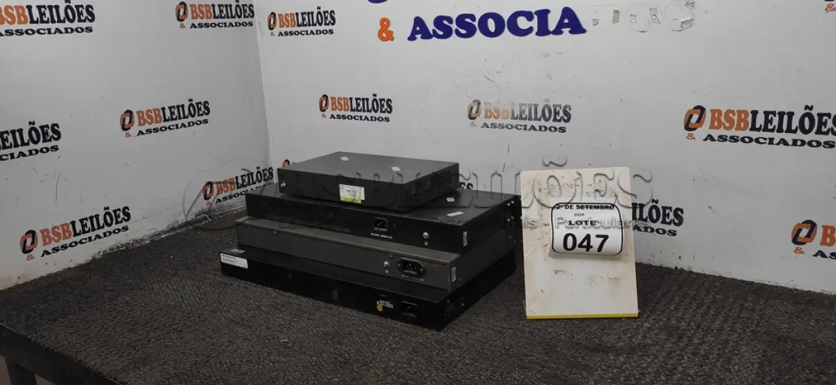 LOTE 047 - 01 ROTEADOR MODELO MSR954 JH296A E 03 SWITCHS DE MARCAS E MODELOS DIVERSOS. (NO ESTADO) ATENÇÃO! FAZER A VISITAÇÃO ANTES DE ARREMATAR, NÃO SABEMOS SE FUNCIONA, LEILÃO NÃO TEM GARANTIA E NEM DEVOLUÇÃO, SUJEITO A POSSÍVEIS AVARIAS VISÍVEIS/OCULTAS E/OU AUSÊNCIA DE COMPONENTES.