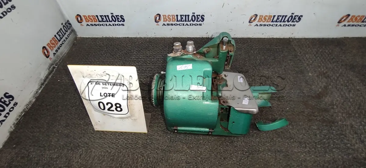 LOTE 028 - 01 MÁQUINA DE COSTURA OVERLOQUE PORTÁTIL INCOMPLETA. (NO ESTADO) ATENÇÃO! FAZER A VISITAÇÃO ANTES DE ARREMATAR, NÃO SABEMOS SE FUNCIONA, LEILÃO NÃO TEM GARANTIA E NEM DEVOLUÇÃO, SUJEITO A POSSÍVEIS AVARIAS VISÍVEIS/OCULTAS E/OU AUSÊNCIA DE COMPONENTES.