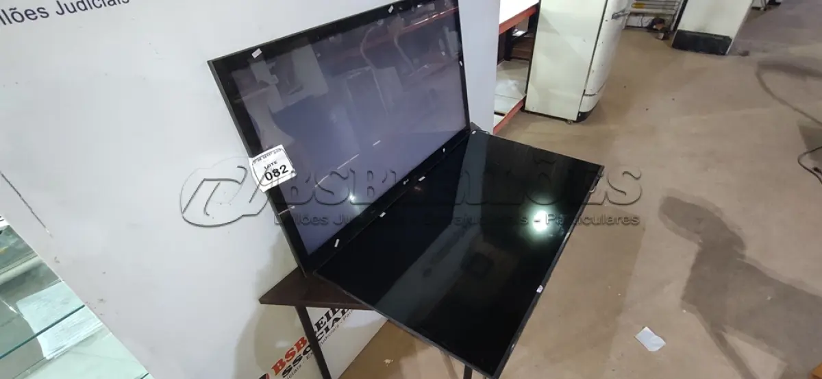 LOTE 082 - 01 TV 50’’ MARCA SAMSUNG E 01 TV 49’’ MARCA LG. (NO ESTADO) ATENÇÃO! FAZER A VISITAÇÃO ANTES DE ARREMATAR, NÃO SABEMOS SE FUNCIONA, LEILÃO NÃO TEM GARANTIA E NEM DEVOLUÇÃO, SUJEITO A POSSÍVEIS AVARIAS VISÍVEIS/OCULTAS E/OU AUSÊNCIA DE COMPONENTES.