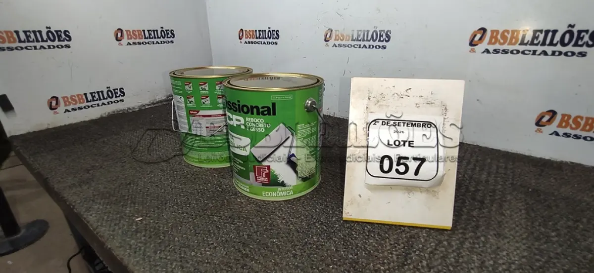 LOTE 057 - 02 LATAS DE TINTA ACRÍLICA DE 3,6L NA COR LUAR DO SERTÃO MARCA PROFISSIONAL ACR. (NO ESTADO) ATENÇÃO! FAZER A VISITAÇÃO ANTES DE ARREMATAR, NÃO SABEMOS SE FUNCIONA, LEILÃO NÃO TEM GARANTIA E NEM DEVOLUÇÃO, SUJEITO A POSSÍVEIS AVARIAS VISÍVEIS/OCULTAS E/OU AUSÊNCIA DE COMPONENTES.