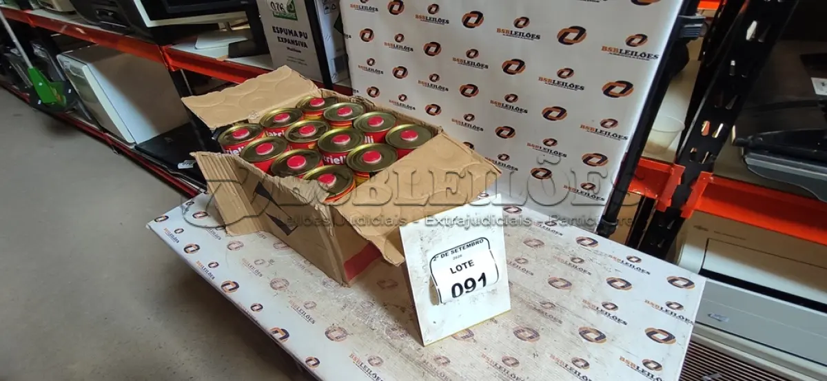 LOTE 091 - 12 LATAS DE REMOVEDORES DE TINTAS E TEXTURAS DE 900ML CADA. (NO ESTADO) ATENÇÃO! FAZER A VISITAÇÃO ANTES DE ARREMATAR, NÃO SABEMOS SE FUNCIONA, LEILÃO NÃO TEM GARANTIA E NEM DEVOLUÇÃO, SUJEITO A POSSÍVEIS AVARIAS VISÍVEIS/OCULTAS E/OU AUSÊNCIA DE COMPONENTES.