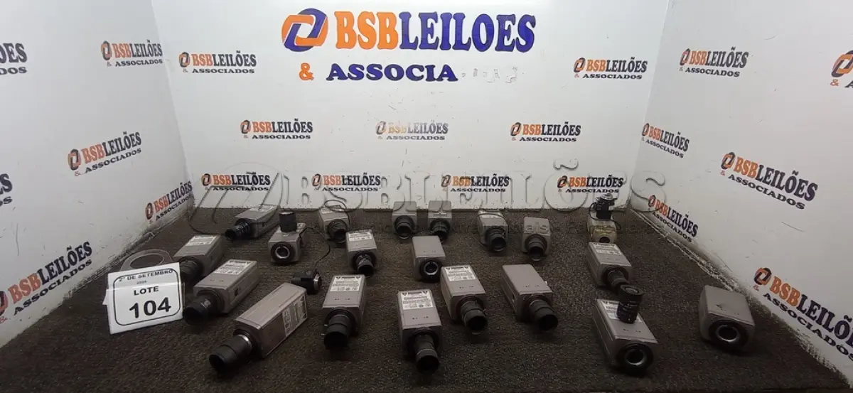 LOTE 104 - 01 LOTE COM VÁRIAS CÂMERAS DE SEGURANÇA MODELO SCC-131A MARCA SAMSUNG. (NO ESTADO) ATENÇÃO! FAZER A VISITAÇÃO ANTES DE ARREMATAR, NÃO SABEMOS SE FUNCIONA, LEILÃO NÃO TEM GARANTIA E NEM DEVOLUÇÃO, SUJEITO A POSSÍVEIS AVARIAS VISÍVEIS/OCULTAS E/OU AUSÊNCIA DE COMPONENTES.