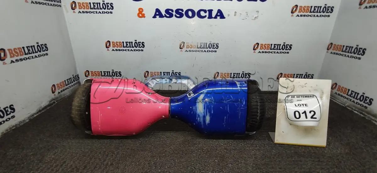LOTE 012 - 01 HOVERBOARD SEM CARREGADOR. (NO ESTADO) ATENÇÃO! FAZER A VISITAÇÃO ANTES DE ARREMATAR, NÃO SABEMOS SE FUNCIONA, LEILÃO NÃO TEM GARANTIA E NEM DEVOLUÇÃO, SUJEITO A POSSÍVEIS AVARIAS VISÍVEIS/OCULTAS E/OU AUSÊNCIA DE COMPONENTES.