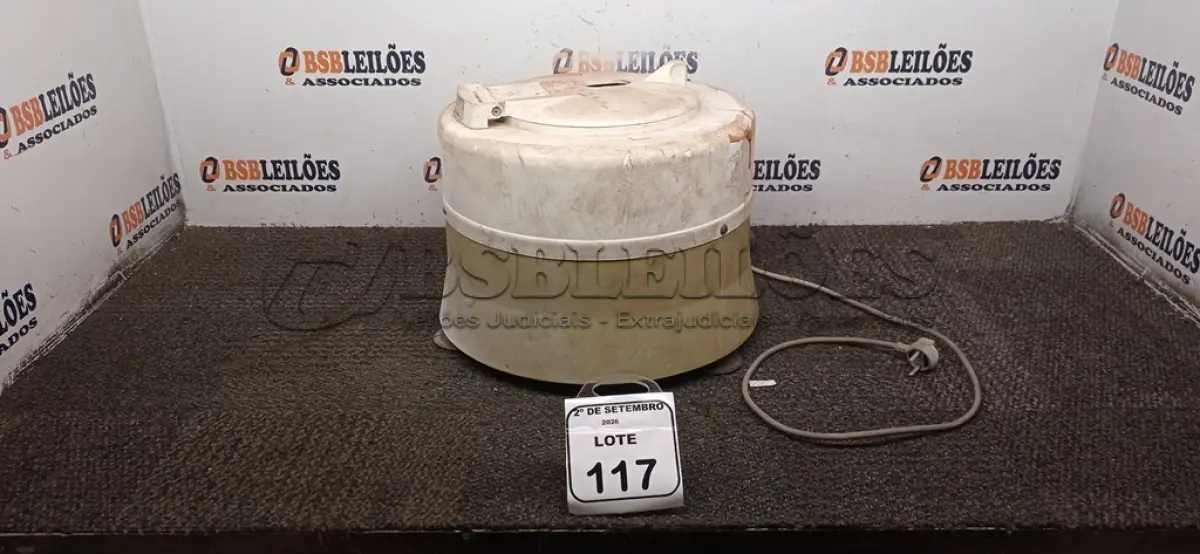 LOTE 117 - 01 CENTRIFUGA DE SANGUE COM AVARIAS. (NO ESTADO) ATENÇÃO! FAZER A VISITAÇÃO ANTES DE ARREMATAR, NÃO SABEMOS SE FUNCIONA, LEILÃO NÃO TEM GARANTIA E NEM DEVOLUÇÃO, SUJEITO A POSSÍVEIS AVARIAS VISÍVEIS/OCULTAS E/OU AUSÊNCIA DE COMPONENTES.