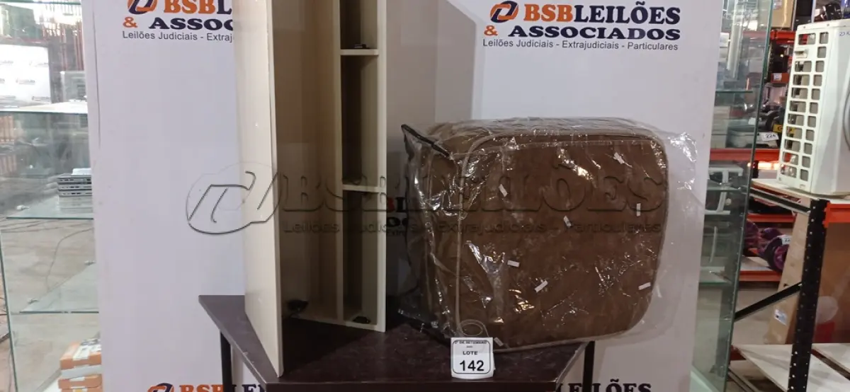 LOTE 142 - 01 ALMOFADA DOBRÁVEL. (NO ESTADO) ATENÇÃO! FAZER A VISITAÇÃO ANTES DE ARREMATAR, NÃO SABEMOS SE FUNCIONA, LEILÃO NÃO TEM GARANTIA E NEM DEVOLUÇÃO, SUJEITO A POSSÍVEIS AVARIAS VISÍVEIS/OCULTAS E/OU AUSÊNCIA DE COMPONENTES.