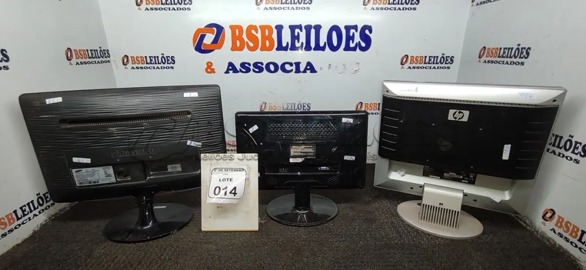 LOTE 014 - 03 MONITORES DE MARCAS E MODELOS DIVERSOS. (NO ESTADO) ATENÇÃO! FAZER A VISITAÇÃO ANTES DE ARREMATAR, NÃO SABEMOS SE FUNCIONA, LEILÃO NÃO TEM GARANTIA E NEM DEVOLUÇÃO, SUJEITO A POSSÍVEIS AVARIAS VISÍVEIS/OCULTAS E/OU AUSÊNCIA DE COMPONENTES.