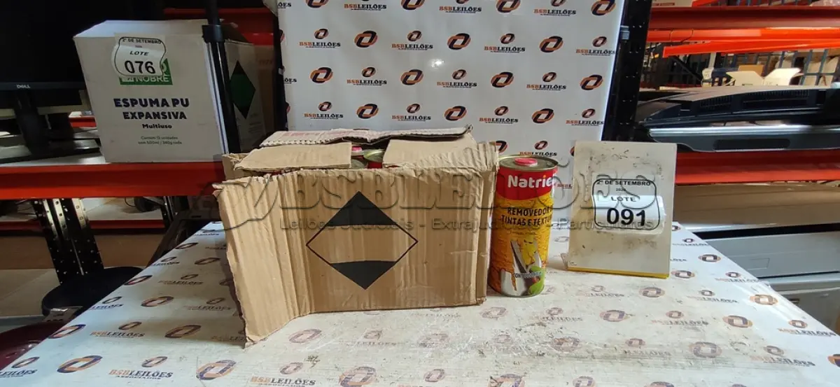 LOTE 091 - 12 LATAS DE REMOVEDORES DE TINTAS E TEXTURAS DE 900ML CADA. (NO ESTADO) ATENÇÃO! FAZER A VISITAÇÃO ANTES DE ARREMATAR, NÃO SABEMOS SE FUNCIONA, LEILÃO NÃO TEM GARANTIA E NEM DEVOLUÇÃO, SUJEITO A POSSÍVEIS AVARIAS VISÍVEIS/OCULTAS E/OU AUSÊNCIA DE COMPONENTES.