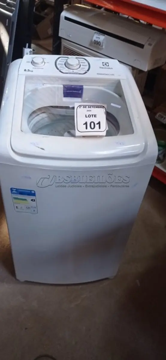 LOTE 101 - 01 MÁQUINA DE LAVAR 8,5KG 220V MARCA ELECTROLUX. (NO ESTADO) ATENÇÃO! FAZER A VISITAÇÃO ANTES DE ARREMATAR, NÃO SABEMOS SE FUNCIONA, LEILÃO NÃO TEM GARANTIA E NEM DEVOLUÇÃO, SUJEITO A POSSÍVEIS AVARIAS VISÍVEIS/OCULTAS E/OU AUSÊNCIA DE COMPONENTES.