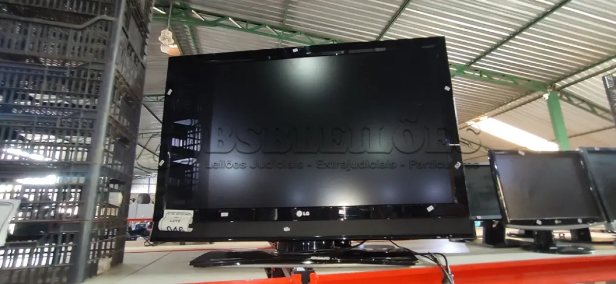 LOTE 046 - 01 TV 42’’ MARCA LG E 01 TV 40’’ MARCA PHILIPS. (NO ESTADO) ATENÇÃO! FAZER A VISITAÇÃO ANTES DE ARREMATAR, NÃO SABEMOS SE FUNCIONA, LEILÃO NÃO TEM GARANTIA E NEM DEVOLUÇÃO, SUJEITO A POSSÍVEIS AVARIAS VISÍVEIS/OCULTAS E/OU AUSÊNCIA DE COMPONENTES.