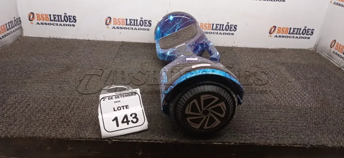LOTE 143 - 01 HOVERBOARD SEM CARREGADOR. (NO ESTADO) ATENÇÃO! FAZER A VISITAÇÃO ANTES DE ARREMATAR, NÃO SABEMOS SE FUNCIONA, LEILÃO NÃO TEM GARANTIA E NEM DEVOLUÇÃO, SUJEITO A POSSÍVEIS AVARIAS VISÍVEIS/OCULTAS E/OU AUSÊNCIA DE COMPONENTES.