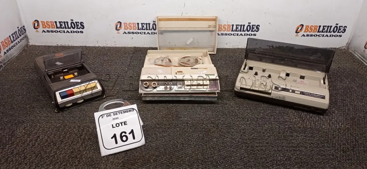 LOTE 161 - 03 GRAVADORES ANTIGOS DE MARCAS E MODELOS DIVERSOS. (NO ESTADO) ATENÇÃO! FAZER A VISITAÇÃO ANTES DE ARREMATAR, NÃO SABEMOS SE FUNCIONA, LEILÃO NÃO TEM GARANTIA E NEM DEVOLUÇÃO, SUJEITO A POSSÍVEIS AVARIAS VISÍVEIS/OCULTAS E/OU AUSÊNCIA DE COMPONENTES.