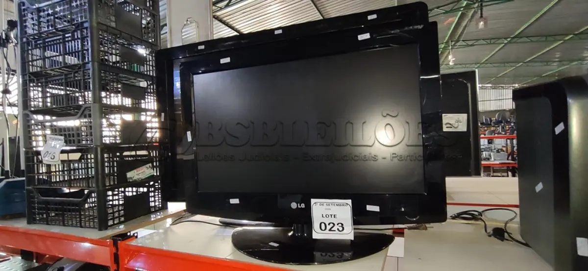 LOTE 023 - 01 TV 26’’ MARCA LG E 01 TV 39’’ MARCA PHILIPS. (NO ESTADO) ATENÇÃO! FAZER A VISITAÇÃO ANTES DE ARREMATAR, NÃO SABEMOS SE FUNCIONA, LEILÃO NÃO TEM GARANTIA E NEM DEVOLUÇÃO, SUJEITO A POSSÍVEIS AVARIAS VISÍVEIS/OCULTAS E/OU AUSÊNCIA DE COMPONENTES.