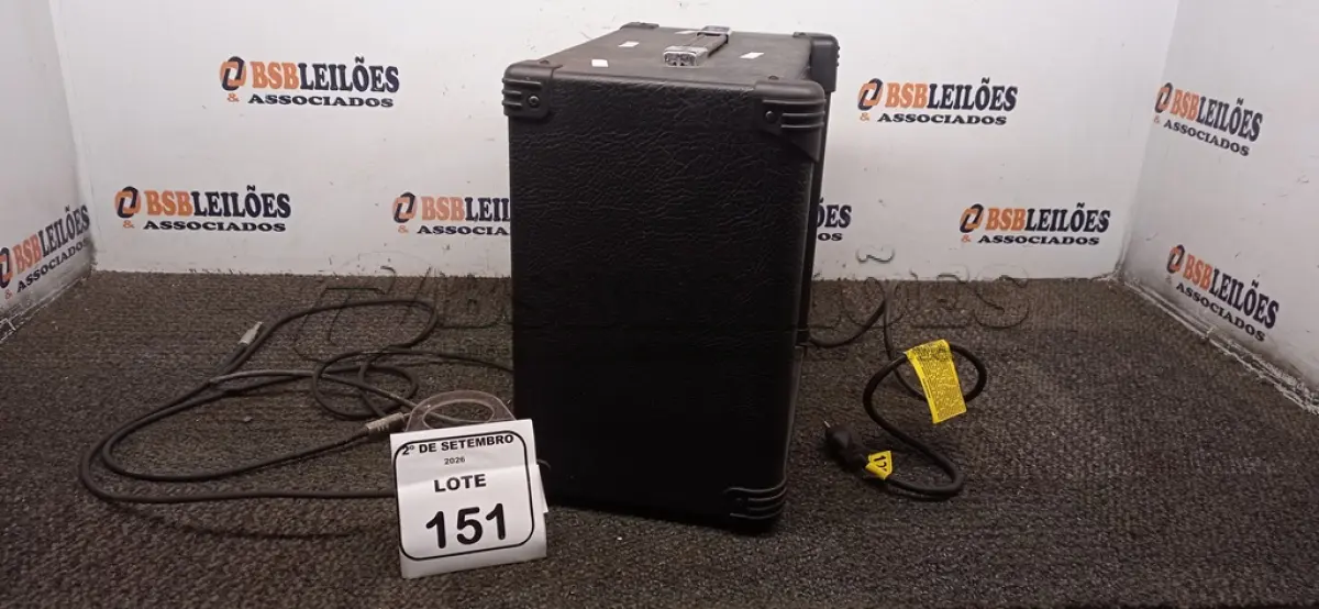 LOTE 151 - 01 CAIXA AMPLIFICADORA MODELO RAGE 158 MARCA PEAVEY 110V. (NO ESTADO) ATENÇÃO! FAZER A VISITAÇÃO ANTES DE ARREMATAR, NÃO SABEMOS SE FUNCIONA, LEILÃO NÃO TEM GARANTIA E NEM DEVOLUÇÃO, SUJEITO A POSSÍVEIS AVARIAS VISÍVEIS/OCULTAS E/OU AUSÊNCIA DE COMPONENTES.