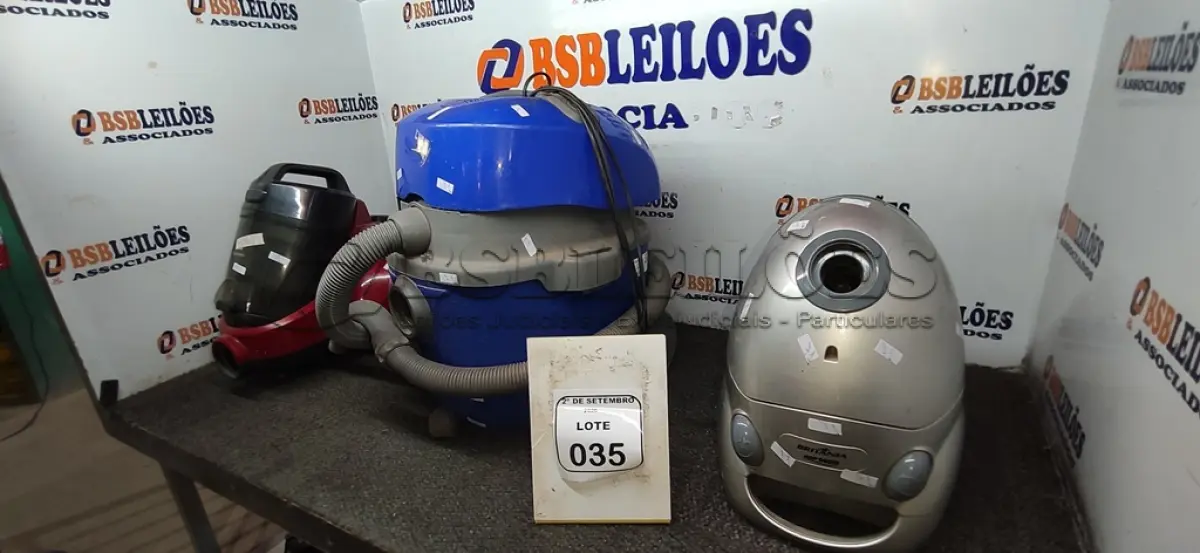 LOTE 035 - 03 ASPIRADORES DE PÓ DE MARCAS E MODELOS DIVERSOS. (NO ESTADO) ATENÇÃO! FAZER A VISITAÇÃO ANTES DE ARREMATAR, NÃO SABEMOS SE FUNCIONA, LEILÃO NÃO TEM GARANTIA E NEM DEVOLUÇÃO, SUJEITO A POSSÍVEIS AVARIAS VISÍVEIS/OCULTAS E/OU AUSÊNCIA DE COMPONENTES.