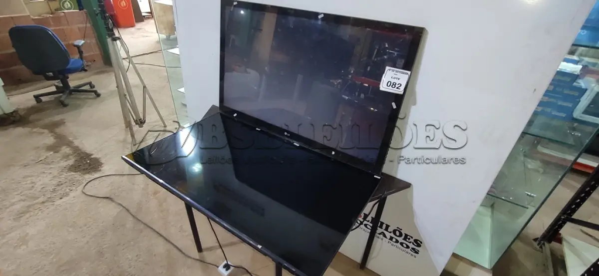 LOTE 082 - 01 TV 50’’ MARCA SAMSUNG E 01 TV 49’’ MARCA LG. (NO ESTADO) ATENÇÃO! FAZER A VISITAÇÃO ANTES DE ARREMATAR, NÃO SABEMOS SE FUNCIONA, LEILÃO NÃO TEM GARANTIA E NEM DEVOLUÇÃO, SUJEITO A POSSÍVEIS AVARIAS VISÍVEIS/OCULTAS E/OU AUSÊNCIA DE COMPONENTES.