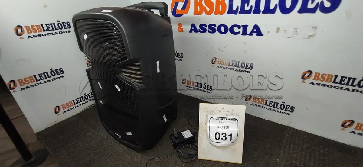 LOTE 031 - 01 CAIXA DE SOM PORTÁTIL MARCA SOUNDVOICE LITE. (NO ESTADO) ATENÇÃO! FAZER A VISITAÇÃO ANTES DE ARREMATAR, NÃO SABEMOS SE FUNCIONA, LEILÃO NÃO TEM GARANTIA E NEM DEVOLUÇÃO, SUJEITO A POSSÍVEIS AVARIAS VISÍVEIS/OCULTAS E/OU AUSÊNCIA DE COMPONENTES.