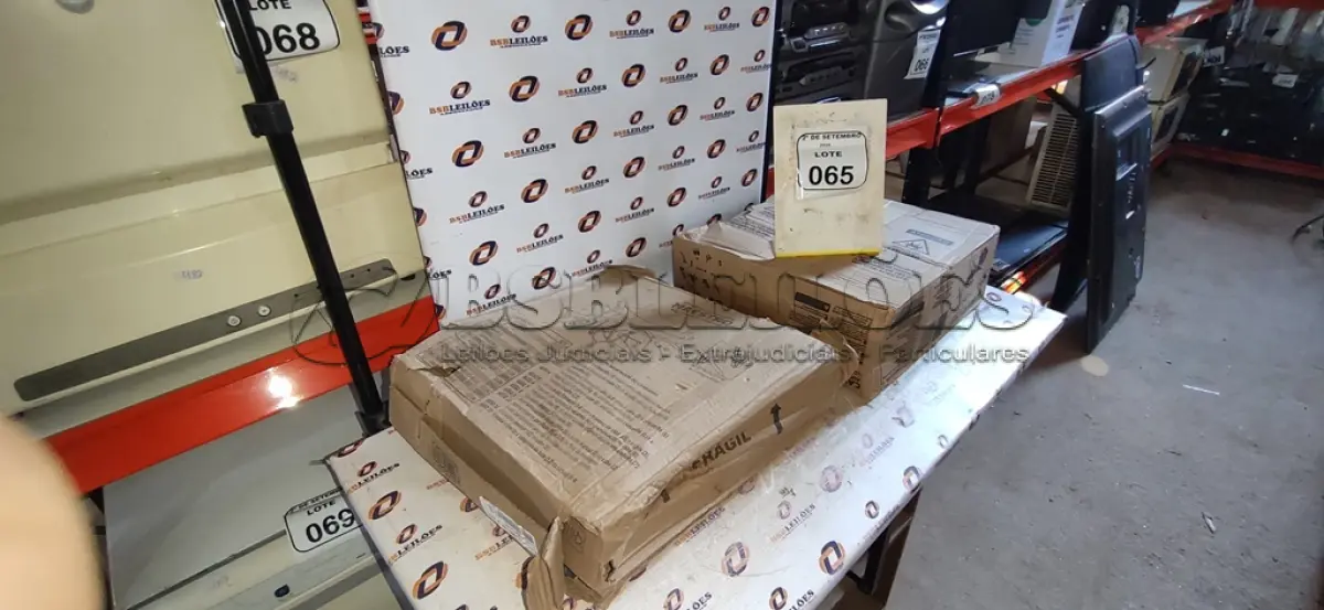 LOTE 065 - 02 KITS DE RODA DE CARRINHO DE MÃO. (NO ESTADO) ATENÇÃO! FAZER A VISITAÇÃO ANTES DE ARREMATAR, NÃO SABEMOS SE FUNCIONA, LEILÃO NÃO TEM GARANTIA E NEM DEVOLUÇÃO, SUJEITO A POSSÍVEIS AVARIAS VISÍVEIS/OCULTAS E/OU AUSÊNCIA DE COMPONENTES.