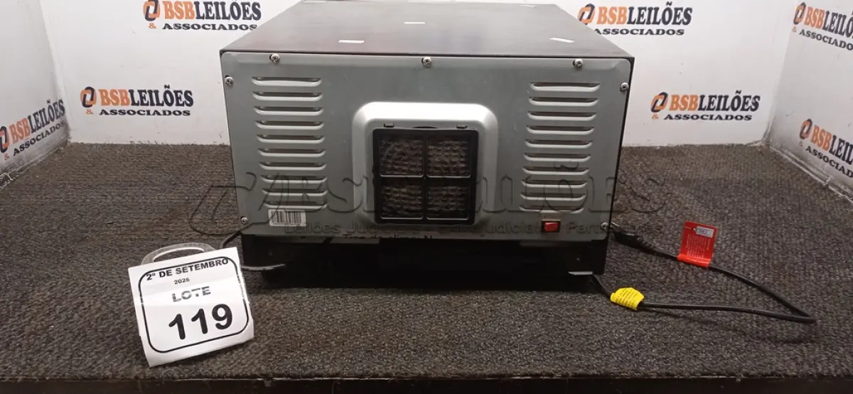 LOTE 119 - 01 ADEGA DE VINHO BIVOLT MARCA CADENCE. (NO ESTADO) ATENÇÃO! FAZER A VISITAÇÃO ANTES DE ARREMATAR, NÃO SABEMOS SE FUNCIONA, LEILÃO NÃO TEM GARANTIA E NEM DEVOLUÇÃO, SUJEITO A POSSÍVEIS AVARIAS VISÍVEIS/OCULTAS E/OU AUSÊNCIA DE COMPONENTES.