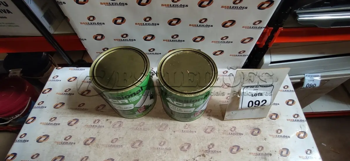 LOTE 092 - 02 LATAS DE TINTA ACRÍLICA DE 3,6L NA COR LUAR DO SERTÃO MARCA PROFISSIONAL ACR. (NO ESTADO) ATENÇÃO! FAZER A VISITAÇÃO ANTES DE ARREMATAR, NÃO SABEMOS SE FUNCIONA, LEILÃO NÃO TEM GARANTIA E NEM DEVOLUÇÃO, SUJEITO A POSSÍVEIS AVARIAS VISÍVEIS/OCULTAS E/OU AUSÊNCIA DE COMPONENTES.