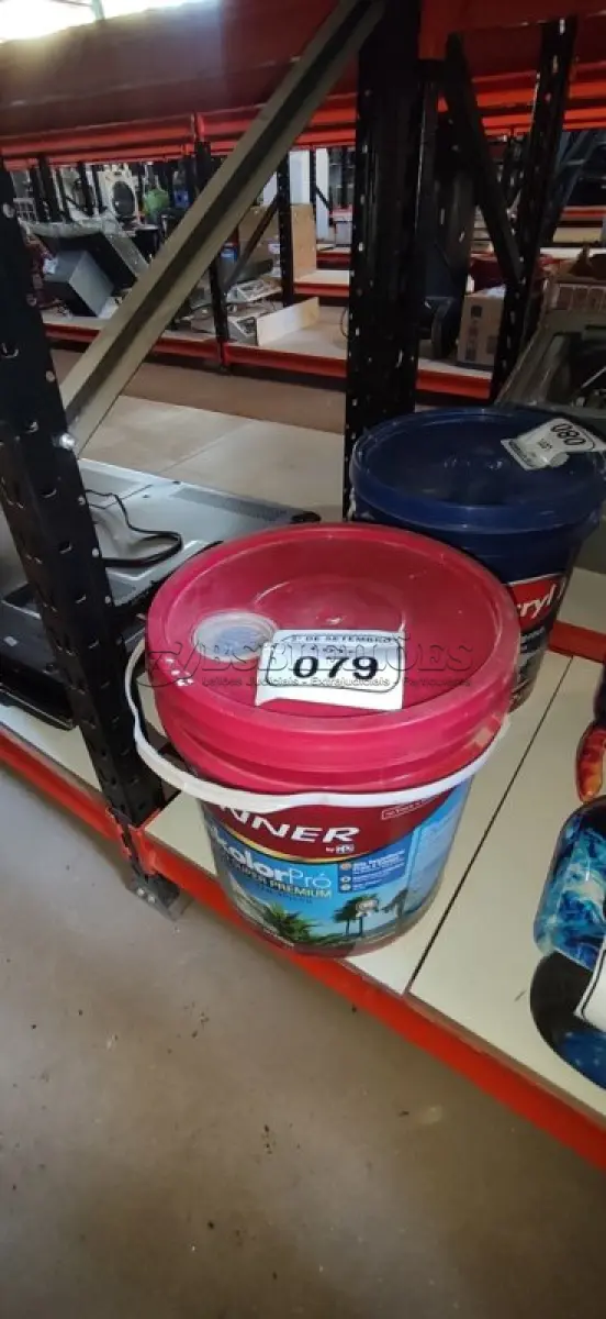LOTE 079 - 01 BALDE DE TINTA ACRÍLICA SUPER PREMIUM NA COR BASE MÉDIA SEMIBRILHO DE 16L MARCA RENNER. (NO ESTADO) ATENÇÃO! FAZER A VISITAÇÃO ANTES DE ARREMATAR, NÃO SABEMOS SE FUNCIONA, LEILÃO NÃO TEM GARANTIA E NEM DEVOLUÇÃO, SUJEITO A POSSÍVEIS AVARIAS VISÍVEIS/OCULTAS E/OU AUSÊNCIA DE COMPONENTES.