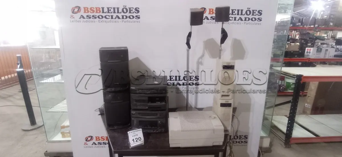 LOTE 120 - 01 APARELHO DE SOM MODELO FD-N036 COM 02 CAIXAS MARCA AIWA, 01 POWERED SUBWOOFER COM 02 CAIXAS MULTIMIDIA MARCA ALTEC LANSING E 02 CAIXAS DE SOM MODELO SS-TS300. (NO ESTADO) ATENÇÃO! FAZER A VISITAÇÃO ANTES DE ARREMATAR, NÃO SABEMOS SE FUNCIONA, LEILÃO NÃO TEM GARANTIA E NEM DEVOLUÇÃO, SUJEITO A POSSÍVEIS AVARIAS VISÍVEIS/OCULTAS E/OU AUSÊNCIA DE COMPONENTES.