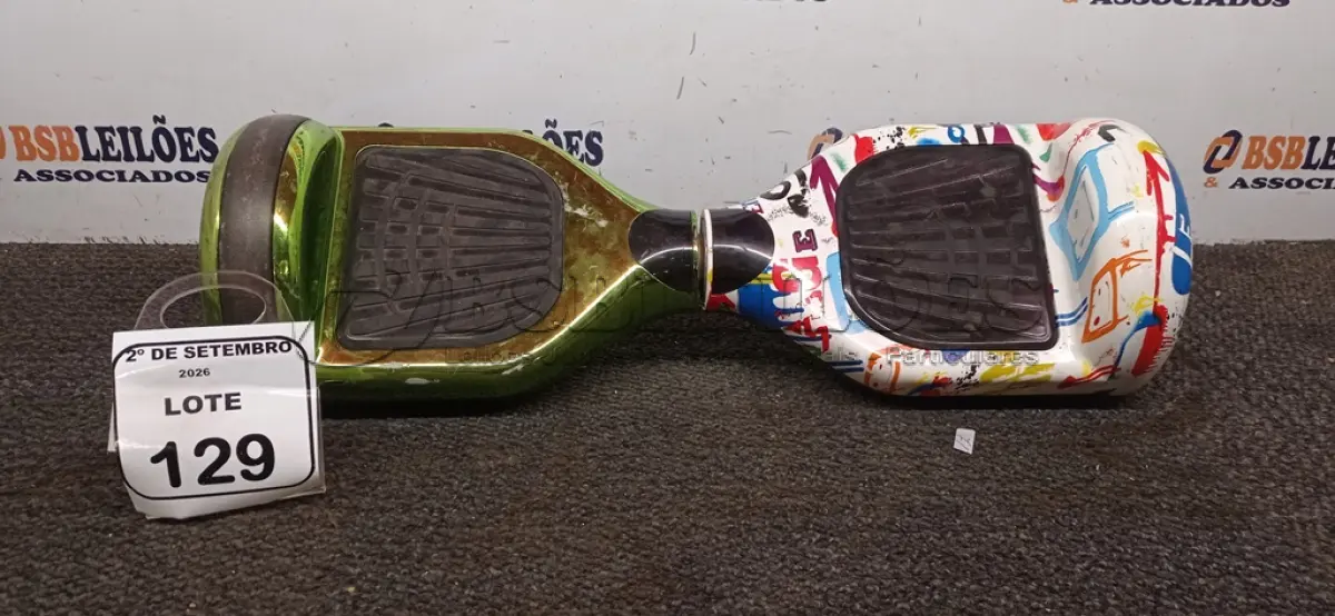 LOTE 129 - 01 HOVERBOARD SEM CARREGADOR. (NO ESTADO) ATENÇÃO! FAZER A VISITAÇÃO ANTES DE ARREMATAR, NÃO SABEMOS SE FUNCIONA, LEILÃO NÃO TEM GARANTIA E NEM DEVOLUÇÃO, SUJEITO A POSSÍVEIS AVARIAS VISÍVEIS/OCULTAS E/OU AUSÊNCIA DE COMPONENTES.
