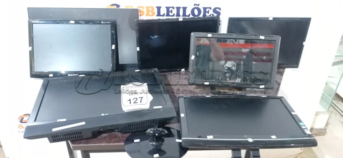 LOTE 127 - 07 MONITORES DE MARCAS E MODELOS DIVERSOS. (NO ESTADO) ATENÇÃO! FAZER A VISITAÇÃO ANTES DE ARREMATAR, NÃO SABEMOS SE FUNCIONA, LEILÃO NÃO TEM GARANTIA E NEM DEVOLUÇÃO, SUJEITO A POSSÍVEIS AVARIAS VISÍVEIS/OCULTAS E/OU AUSÊNCIA DE COMPONENTES.