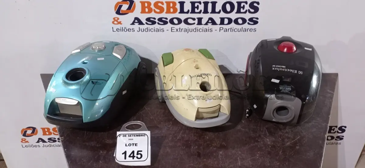 LOTE 145 - 03 ASPIRADORES DE PÓ INCOMPLETOS DE MARCAS E MODELOS DIVERSOS. (NO ESTADO) ATENÇÃO! FAZER A VISITAÇÃO ANTES DE ARREMATAR, NÃO SABEMOS SE FUNCIONA, LEILÃO NÃO TEM GARANTIA E NEM DEVOLUÇÃO, SUJEITO A POSSÍVEIS AVARIAS VISÍVEIS/OCULTAS E/OU AUSÊNCIA DE COMPONENTES.
