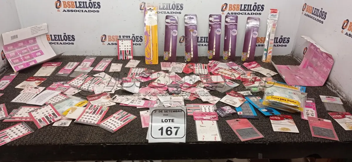 LOTE 167 - 01 LOTE COM GRANDE QUANTIDADE DE ADESIVOS DE UNHA DE MARCAS E MODELOS DIVERSOS. (NO ESTADO) ATENÇÃO! FAZER A VISITAÇÃO ANTES DE ARREMATAR, NÃO SABEMOS SE FUNCIONA, LEILÃO NÃO TEM GARANTIA E NEM DEVOLUÇÃO, SUJEITO A POSSÍVEIS AVARIAS VISÍVEIS/OCULTAS E/OU AUSÊNCIA DE COMPONENTES.